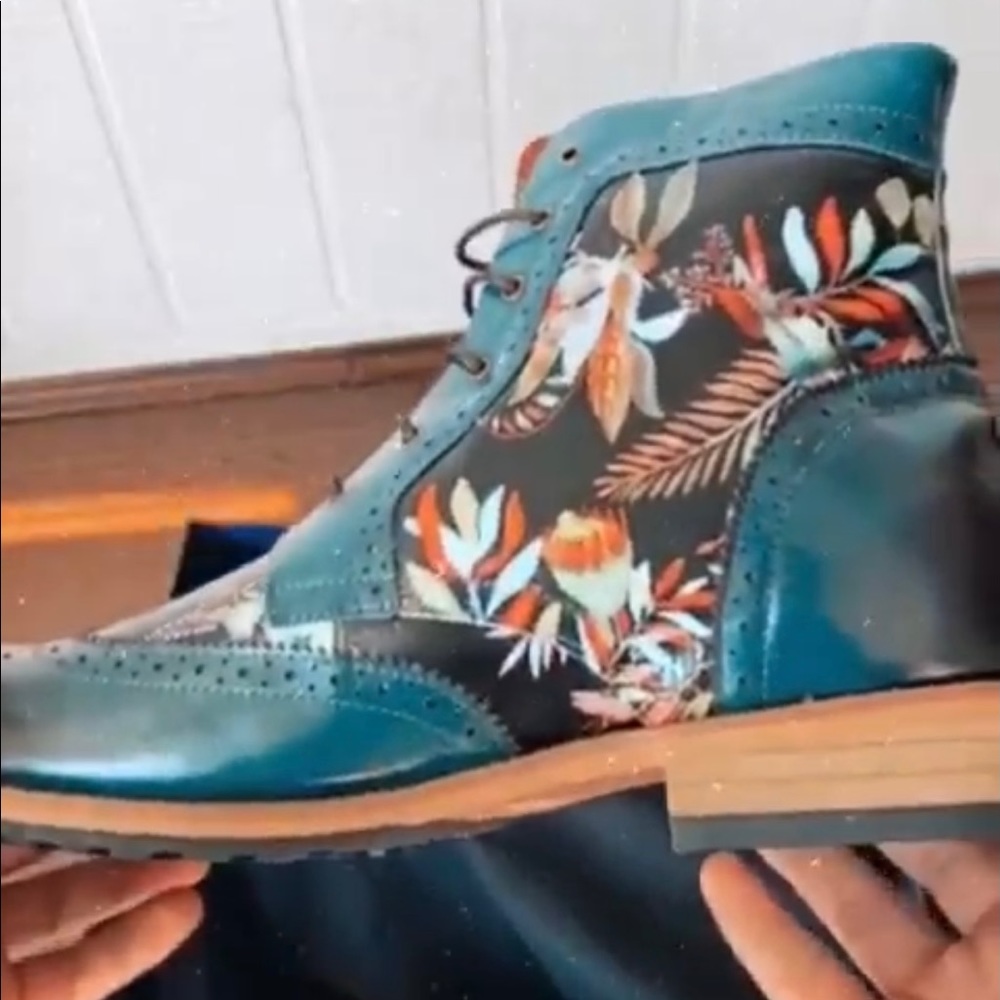 Shoes - Picture 5 of 7